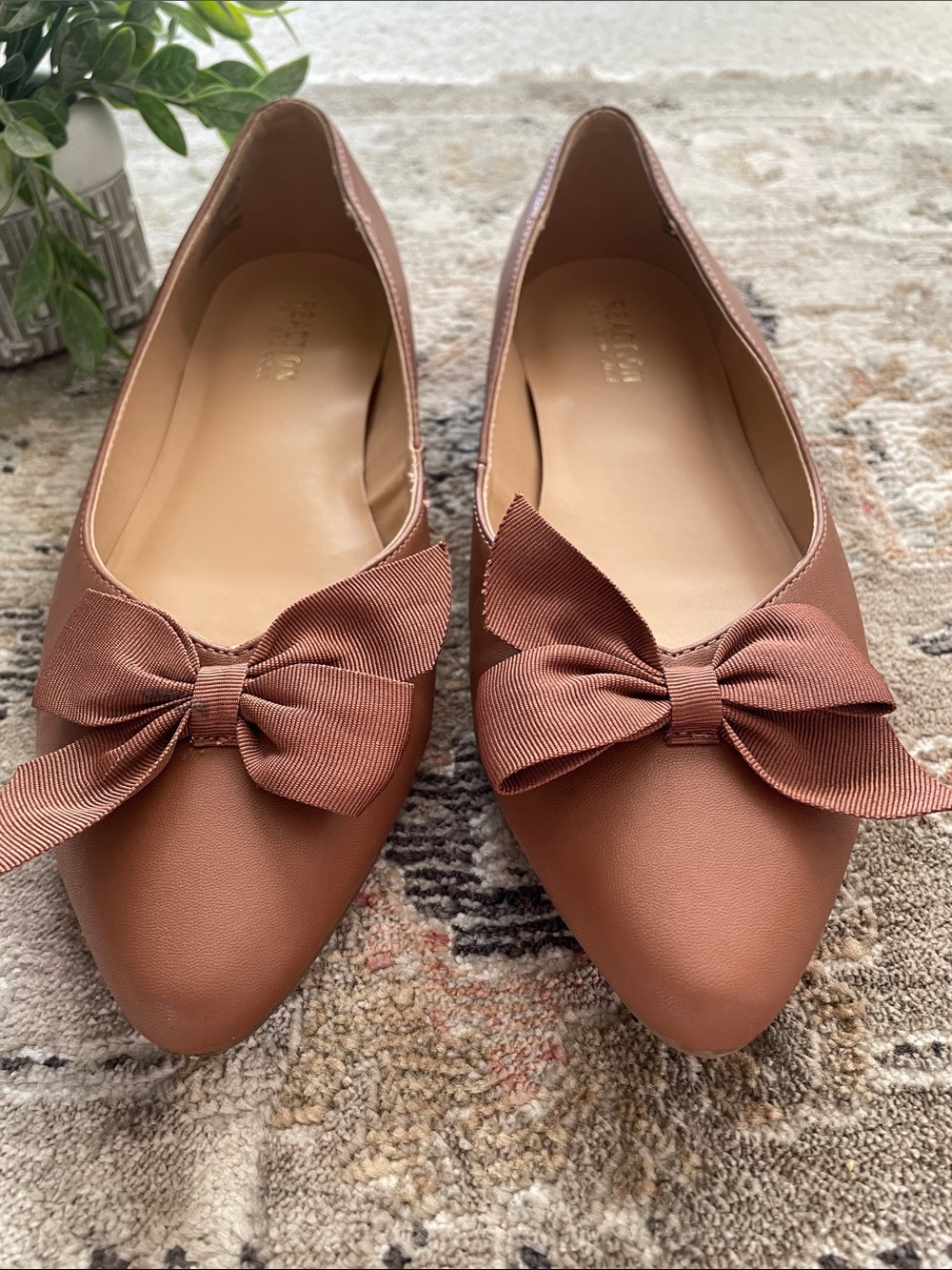 Kenneth Cole Reaction Brown Bow Pointed Toe Flats - Picture 4 of 11